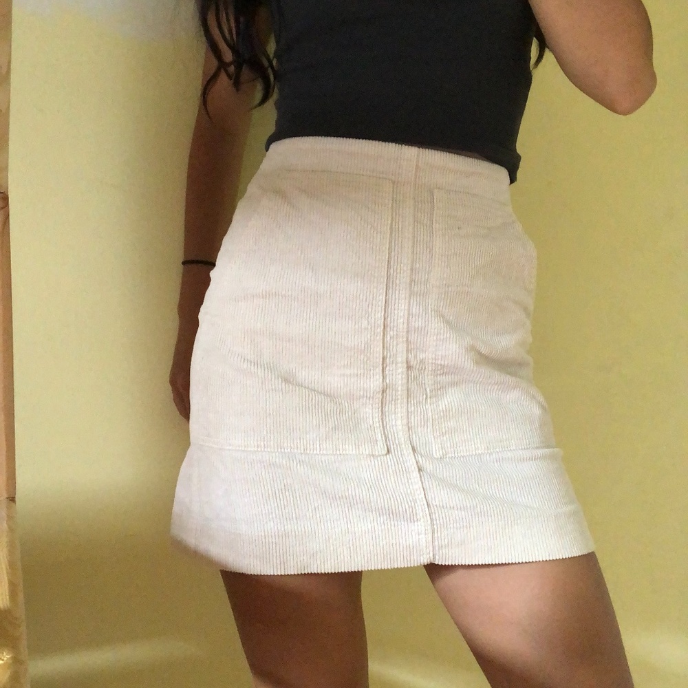 Uniqlo A-line Cream Mini Skirt